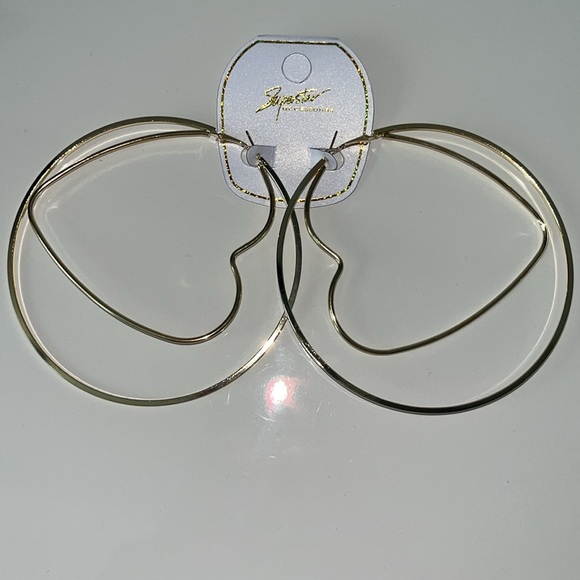 Heart shape hoop earrings - Picture 3 of 6